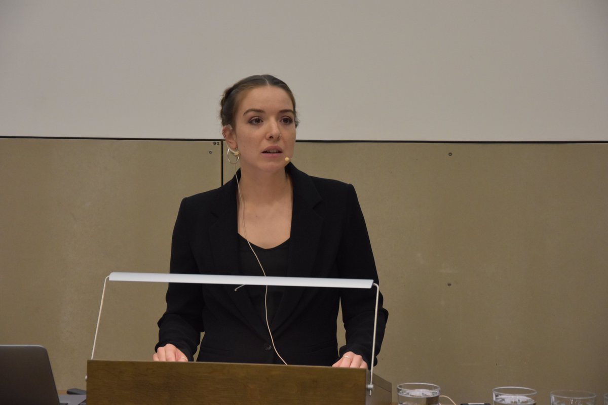 Nebthun's tweet photo. 151 Diplome wurden an den 2 #Diplomfeiern des Instituts Vorschulstufe und Primarstufe der #PHBern übergeben. Kim Niederer, die heute auch ihr Lehrdiplom erhielt, setzte sich in ihrer Rede ebenso kritisch wie wohlwollend mit dem Studium auseinander und erntete dafür viel Applaus. https://t.co/AObKDfYcBw
