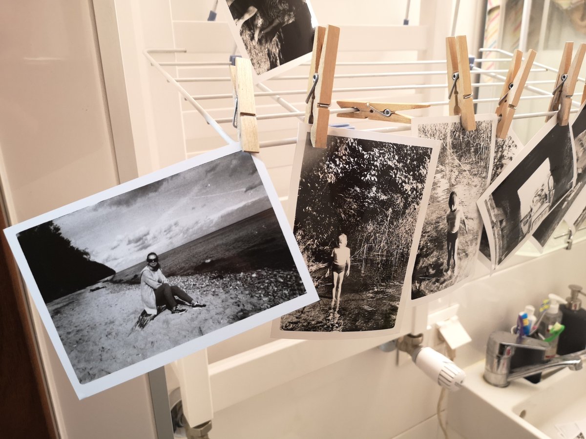 vadimpacajev's tweet photo. laundry in progress... bathroom is temporarily out of order :) #shittycamerachellenge @ShittyChallenge #believeinfilm #foma #fomaspeed https://t.co/5Ab3hTb9eI