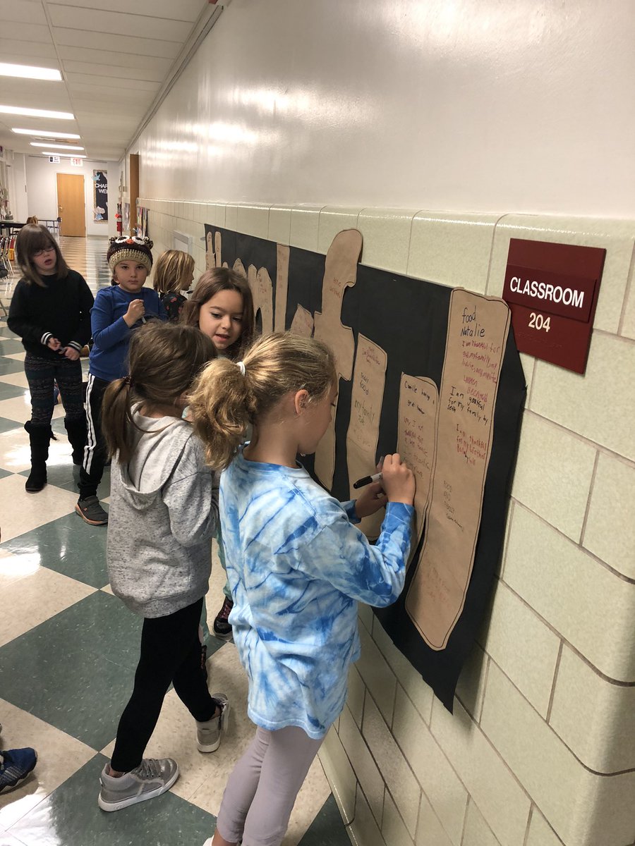 TheRealKaraReed's tweet photo. Cornwall kids are focusing on gratitude in November (and always) to keep growing our #chainreaction of kindness! @cwelementary #CornwallRocks #FalconPride https://t.co/n87HhkdEKp