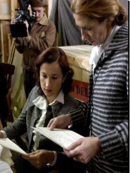 Esta noche vuelvo a ser #BlancaChacel <a href="/la2_tve/">La 2</a> #HistoriaDeNuestroCine <a href="/museodelprado/">Museo del Prado</a> #Lascajasespañolas