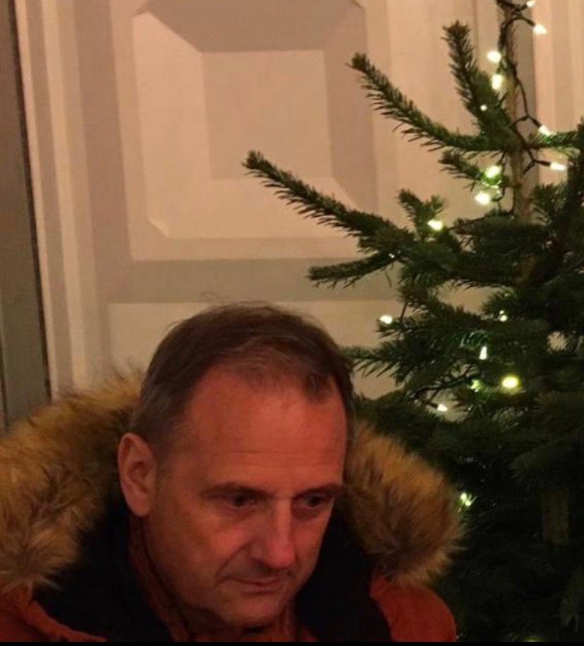 So why not celebrate the early onset xmas by coming to see UNE at Foxlowe arts centre in Leek on Thursday. It will be even more fun than i’m having here pleasure seekers.

#ChristmasIsComing #Electronic #livemusic #leek #une