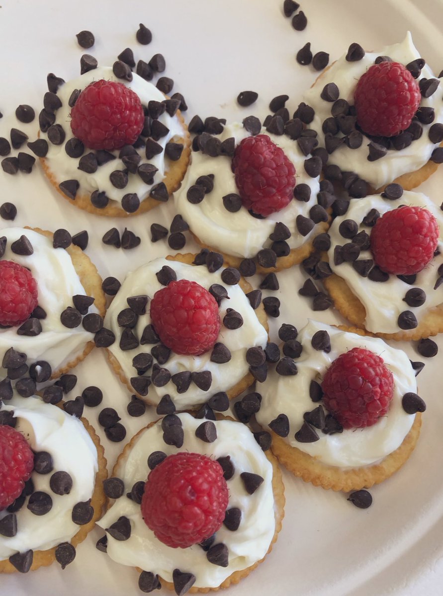 mrsschmeck's tweet photo. Quick cooking held a Ritz cracker recipe challenge today!! The winning treat was a chocolate chip raspberry cheesecake, but all the apps were awesome!! #ieofferings #quickcooking  #ritzcrackers @UpperPerkHS https://t.co/iS7Bhsglxm