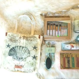 LePapillonShop1's tweet photo. 🎄This Christmas think about the preferences of every person of your gift list, and customize your BAG!
See some more options at 👉🏼 https://t.co/Fg5ZJmBSiV
.
.
#christmasbasket #christmasgift #christmasbaggift #bathbagbasket #bathbasket #bathbasketgift #christmasideas #christmas https://t.co/VqcjS6Wydh
