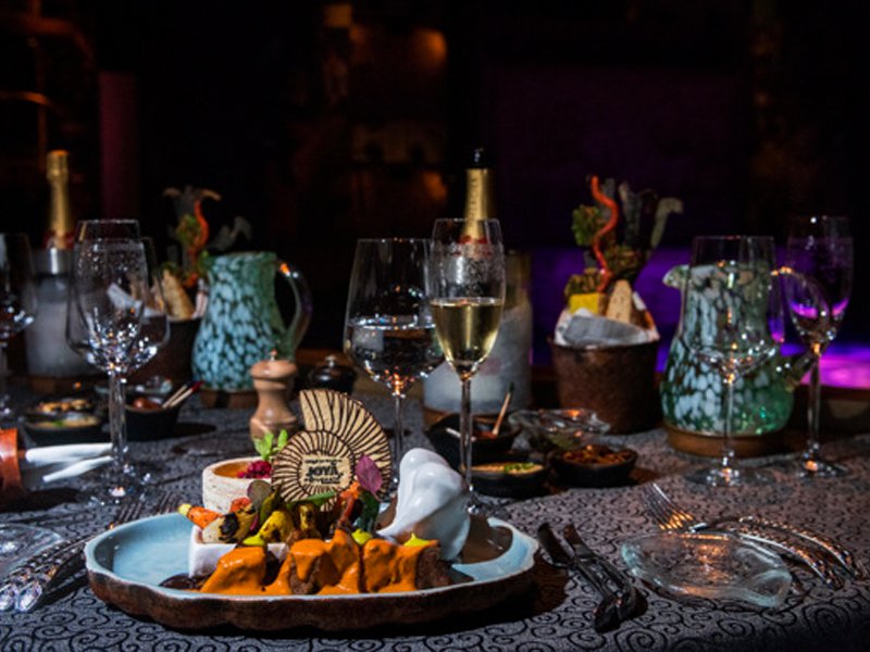 <a href="/CIRQUEJOYA/">CIRQUE JOYÁ R MAYA</a> celebra su quinto #aniversario 🍾 de la mano de su 👨‍🍳 #chef ejecutivo, Alexis Bostelmann, quien presenta un nuevo #menú 🍽️ que se convertirá en una experiencia culinaria con extraordinarios toques artísticos.🤩

👉 bit.ly/3505d0N