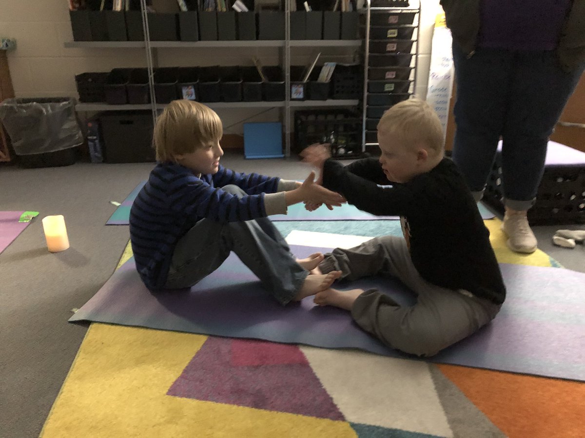 JenessaMaldo's tweet image. Thanks @AngMcD for doing yoga with us today! 😊😊 #EESLearn