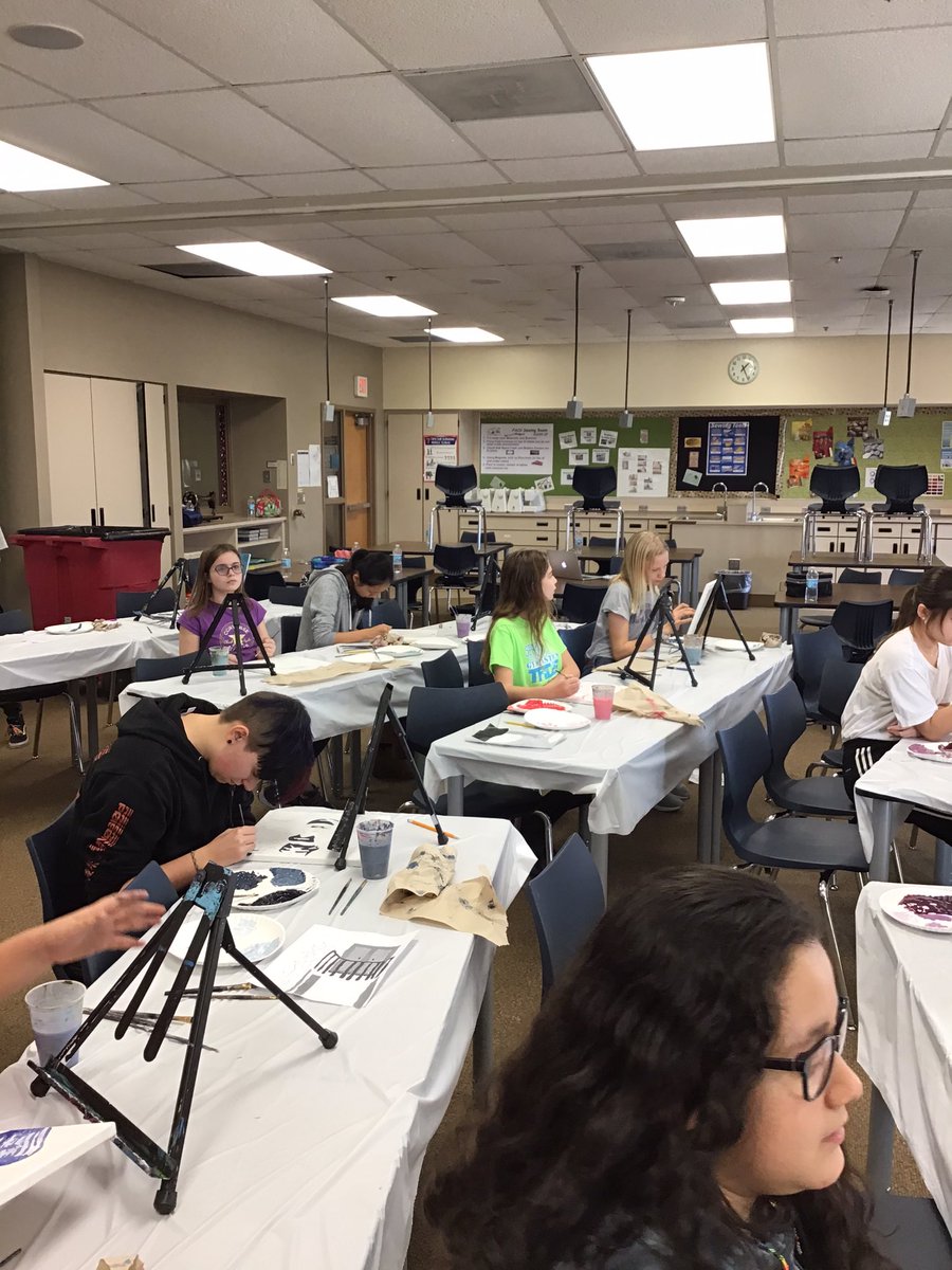 FRMSMediaCenter's tweet photo. Pictures from our artist in residence today! Thank you Maddy DePaul from Gray Duck Art  @NewsAtTheRidge https://t.co/1qyGvxPoNt