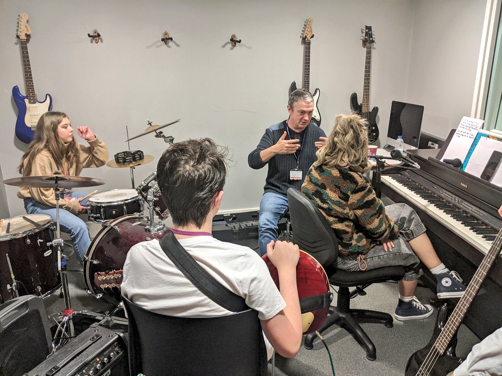 Holly Ellis tweet media