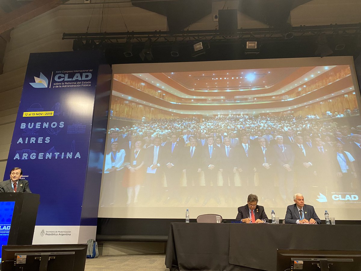 Manuel_Arenilla's tweet photo. En la clausura del XXIV Congreso del @CLAD_Org @INAPArgentina @DAFP_COLOMBIA @ModernizacionAR #CLAD2019 https://t.co/n6oP7wfsYB
