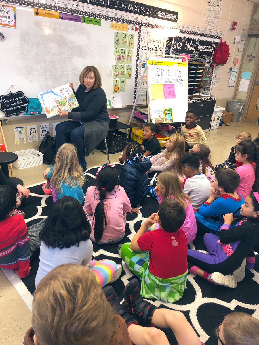 A mystery reader on pajama day! Thanks <a href="/KisthardtM/">Michele Kisthardt</a> !! 💚📚