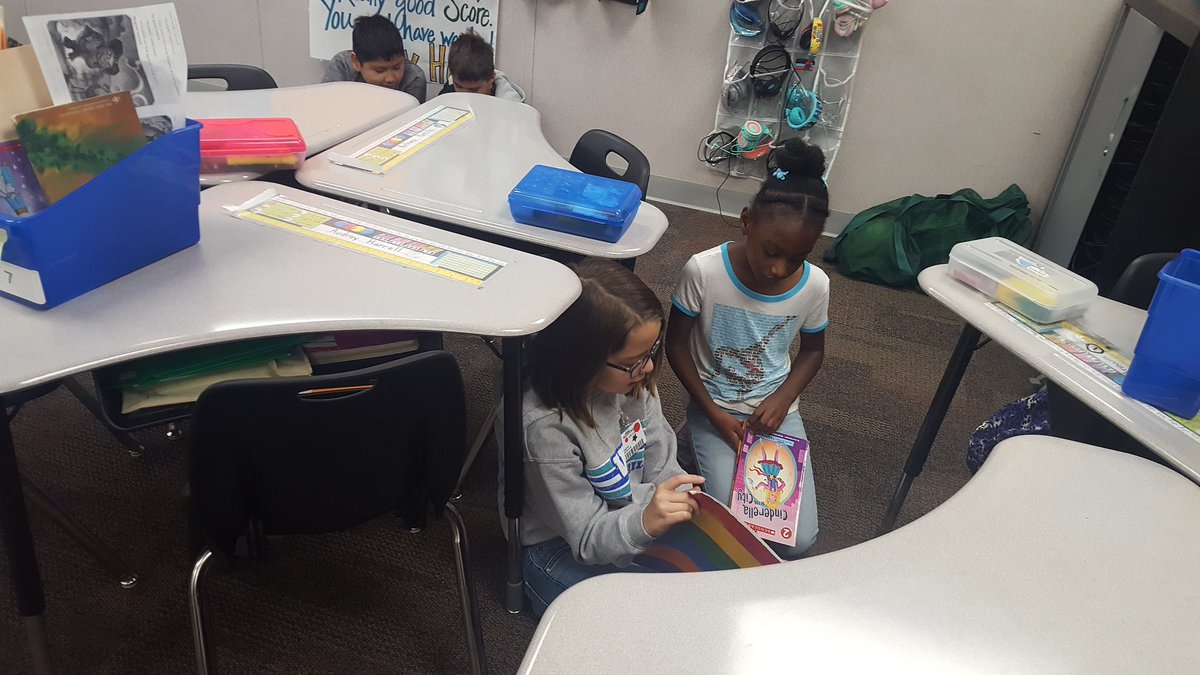 LisaStrom_WHES's tweet photo. Our class is enjoying reading with Ms.Scott's 5th grade class.#groWHere https://t.co/rSpfyyn68a