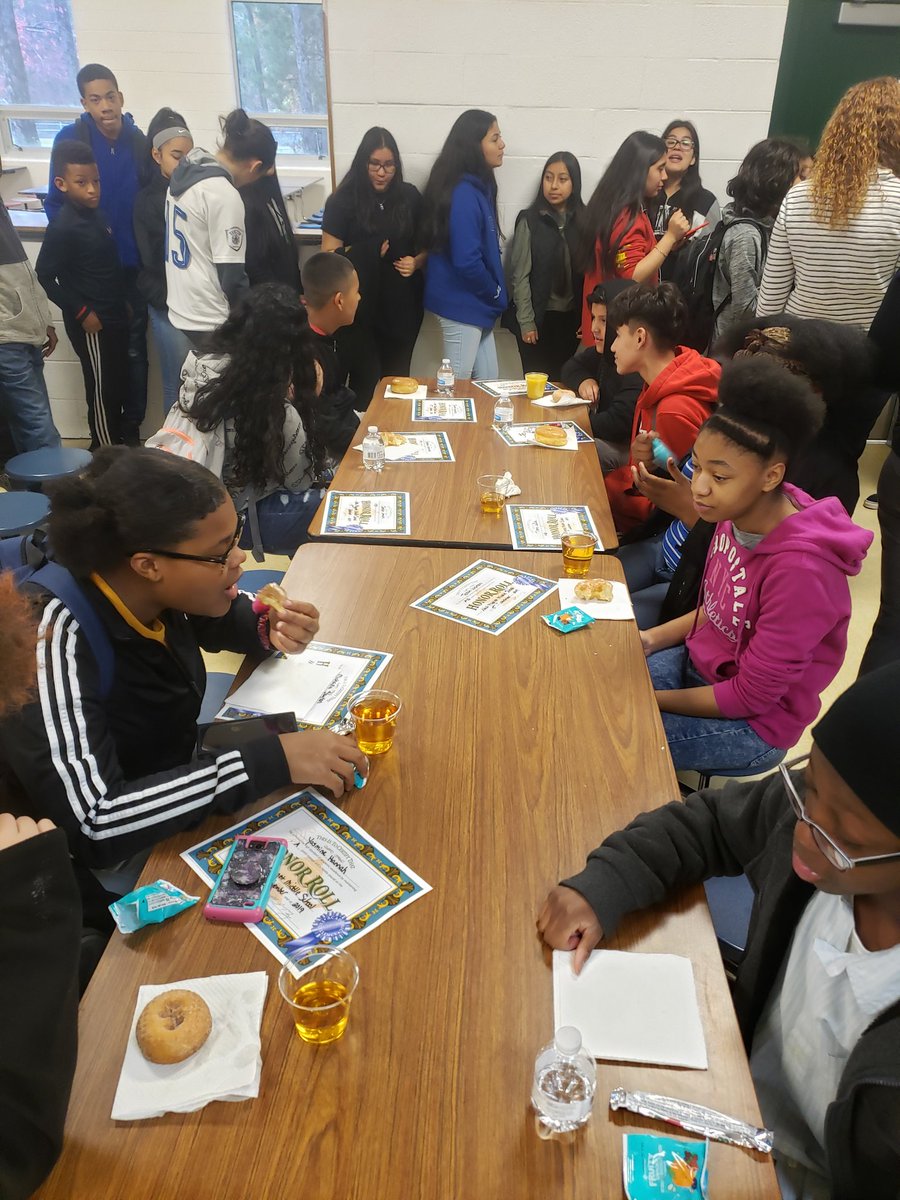 NealEagleSS's tweet photo. Grateful for our amazing PTA that made this celebration possible for our kids! https://t.co/rwf9WXJbDK