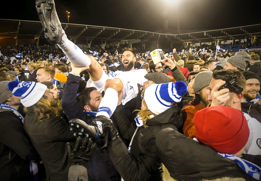 brfootball's tweet photo. Finland celebrate making their first-ever major tournament 🇫🇮 🎆 https://t.co/rx6kQvUbJB