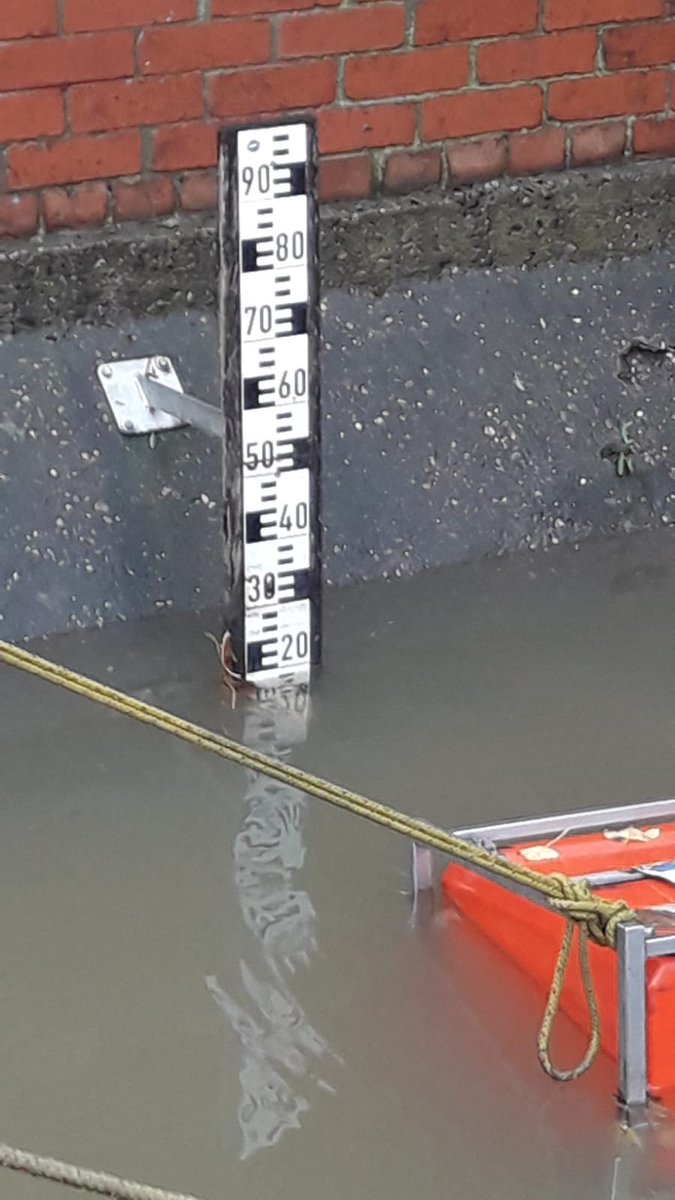 Firefighters have continued their work to support flood hit parts of Bentley in Doncaster today 💪

We worked alongside <a href="/syptweet/">South Yorkshire Police</a> colleagues as part of Operation Duxford.

The whole effort to support our communities this week has been about teamwork and that continued today 🧡