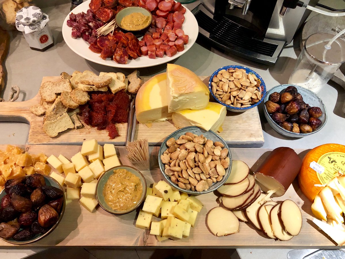 IshayGovender's tweet photo. After-dinner Xmas loaf &amp; Dutch cheese and sausage snack time. Now you know what I fly with #DutchThings https://t.co/dKhC5b80RI