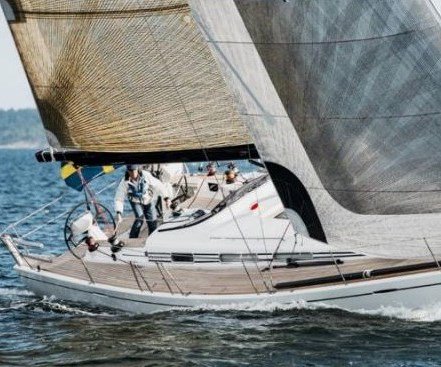 CompositesWrld's tweet photo. Chomarat’s high-performing C-PLY carbon noncrimp fabric (NCF) was used in the cruiser-racers’ hulls and decks, enabling structural design benefits, premium surface quality and overall parts cost savings.  https://t.co/6x4dLBZaIS https://t.co/aTpeFHxYKn