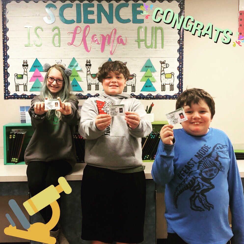 SiskeyScience's tweet image. 6th graders were finally issued their official microscope licenses today!  They passed the test and know how to use a microscope. Watch out labs!  😁🔬😁🔬😁 #weare409 #sciencerules