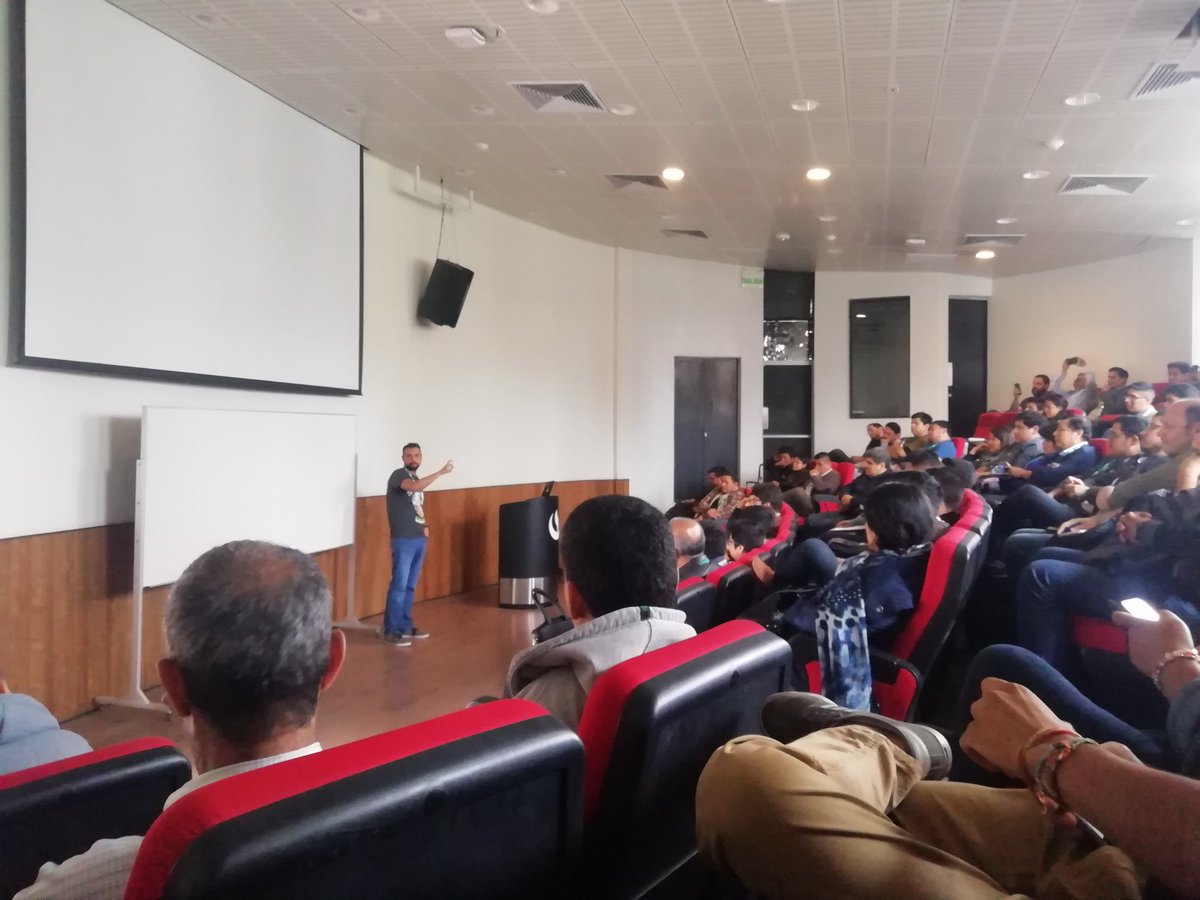 WilliamMarchand's tweet photo. Ahora con la divertida charla de Carlos Segrero en #bsideslatam #bsideslatam2019
Haciendo una aplicación java zombi. https://t.co/yUoeTbeAnq