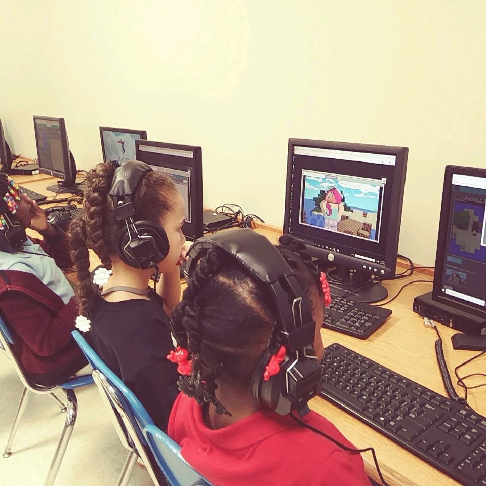 RHELancaster's tweet image. Third graders @RheLancaster using coding software! #codingtochangetheworld #CodinginLISD #CodingForChange 
@askatechnogirl @Faith_n_Science @sherese_nix @CherishPipkins