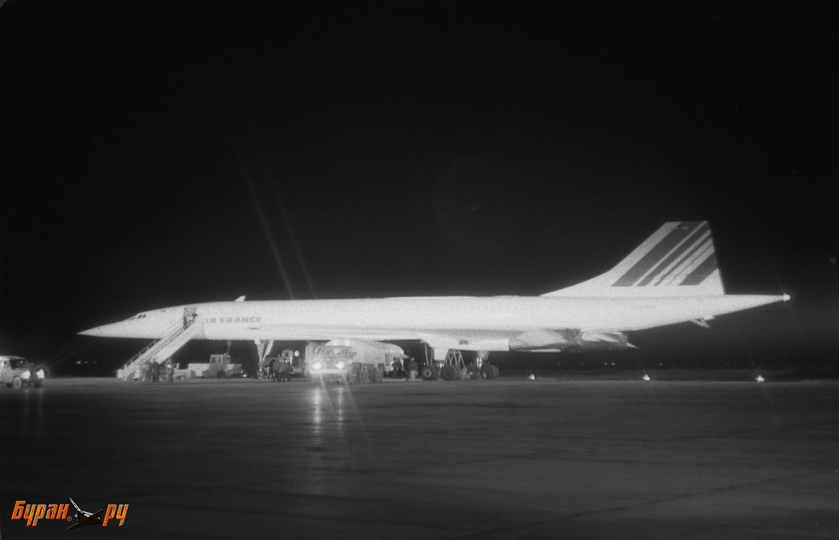 Des dizaines de personnes ont vu l'atterrissage, dont... Le président français de l'époque! Arrivé en Concorde la veille, il assista à ce premier vol.Buran sera par la suite ramenée dans son hangar pour y être remise en état pour son prochain vol, prévu l'année suivante.