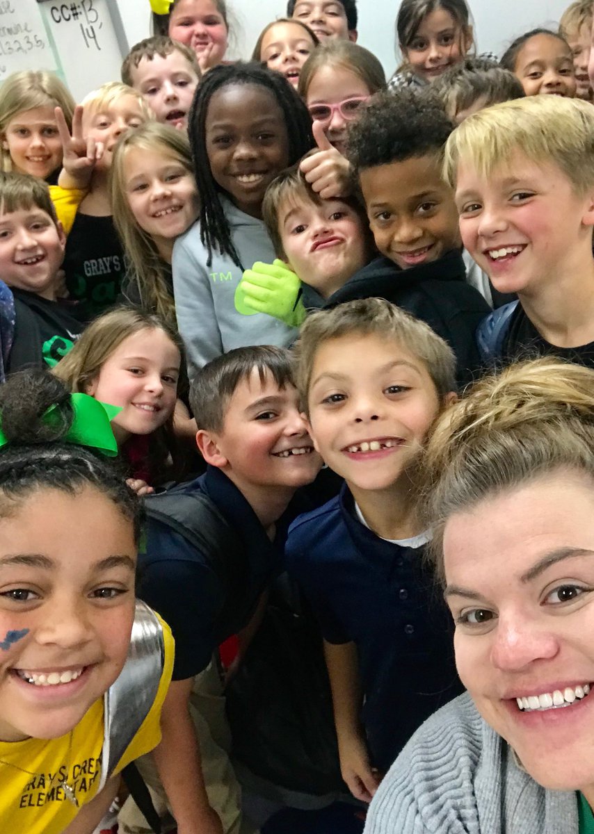 MrsBlumGCES's tweet photo. Trying to take a selfie with 25 kids is a hard job, but we had to get one last pic with one of our friends who is moving to Seattle this week! We will miss you!! https://t.co/FiPSWJBQP6