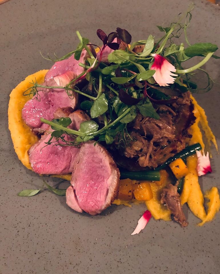 For the love of DUCK  🦆 The Weekend is inbound Join us <a href="/TheFontmell/">The Fontmell</a> this wkend for some #autumnvibes at your local
 
#fridayfeeling  #michelinguide2020 #eatlocal #drinklocal
 
Kick Off Your Weekend With Us OR
 
BOOK your #christmasparty With us  bit.ly/2r0ogsR