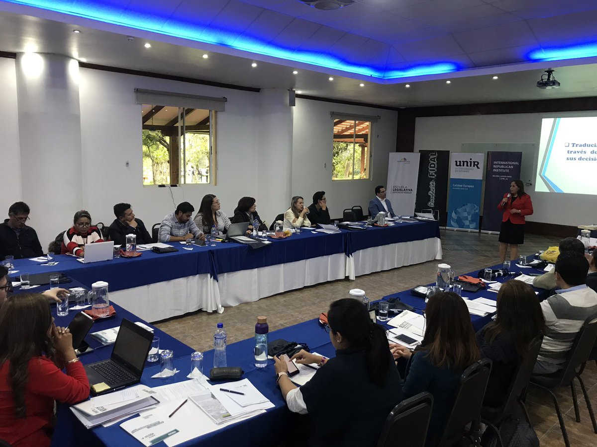 P_CiudadanaAN's tweet photo. #Puembo| #ProgramaExpertoParlamentario La expositora Ana Lilian Vilela del Perú da apertura a esta jornada de capacitación con el  primer tema “Principios y Responsabilidades del Asesor Parlamentario” https://t.co/tkMMRScrt2