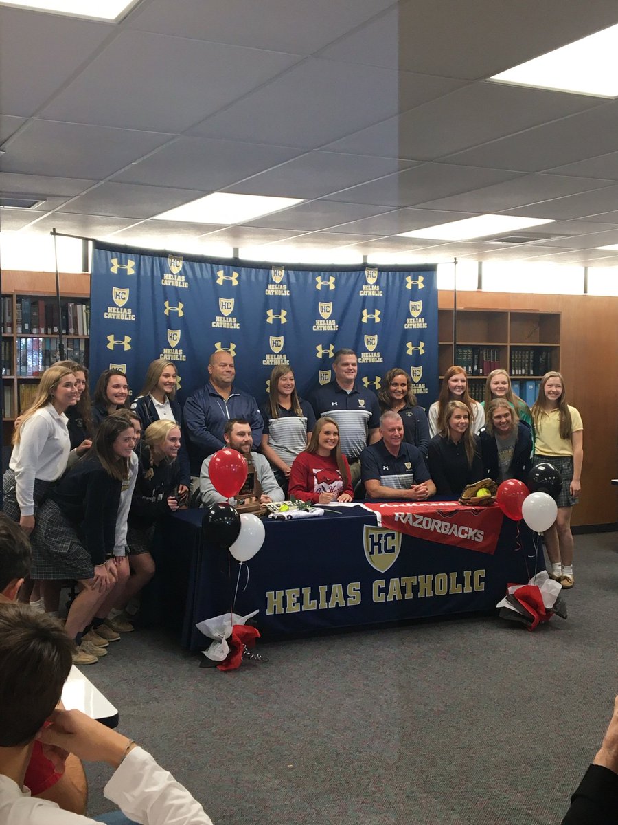 hcavanaughHCHS's tweet photo. Lauren is one of several girls on the STATE CHAMP softball team that is playing in college. So proud of each and every one of you! #sadersoftball https://t.co/c70QXEqXAV