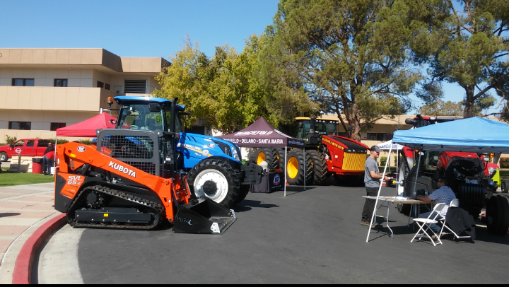 KayleeW80556602's tweet photo. There were numrerous tractors and other large Ag-related vehicles set up behind the Ag Festival. It was a unique experience to be able to see these large vehicles in person!
#Popupnewsroom #JRNLB1 #Bakersfield https://t.co/bBWnpCaiHz