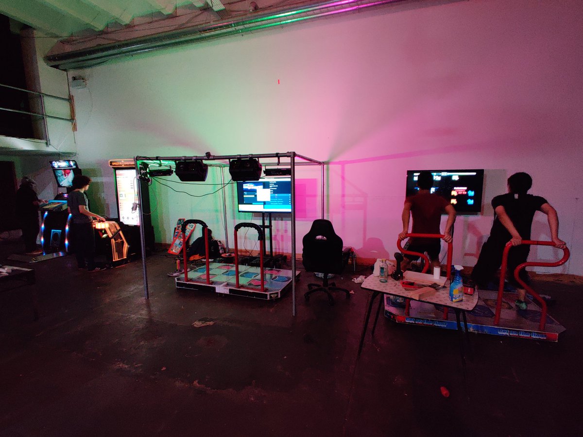 7Ten's tweet photo. Check out this setup! Everything on freeplay! #London #ManorHouse #ExFed #DJMax #Arcade @MasterHarlequin @IASpiral @edandersen @LMA05AM https://t.co/bA29SYp3Aq
