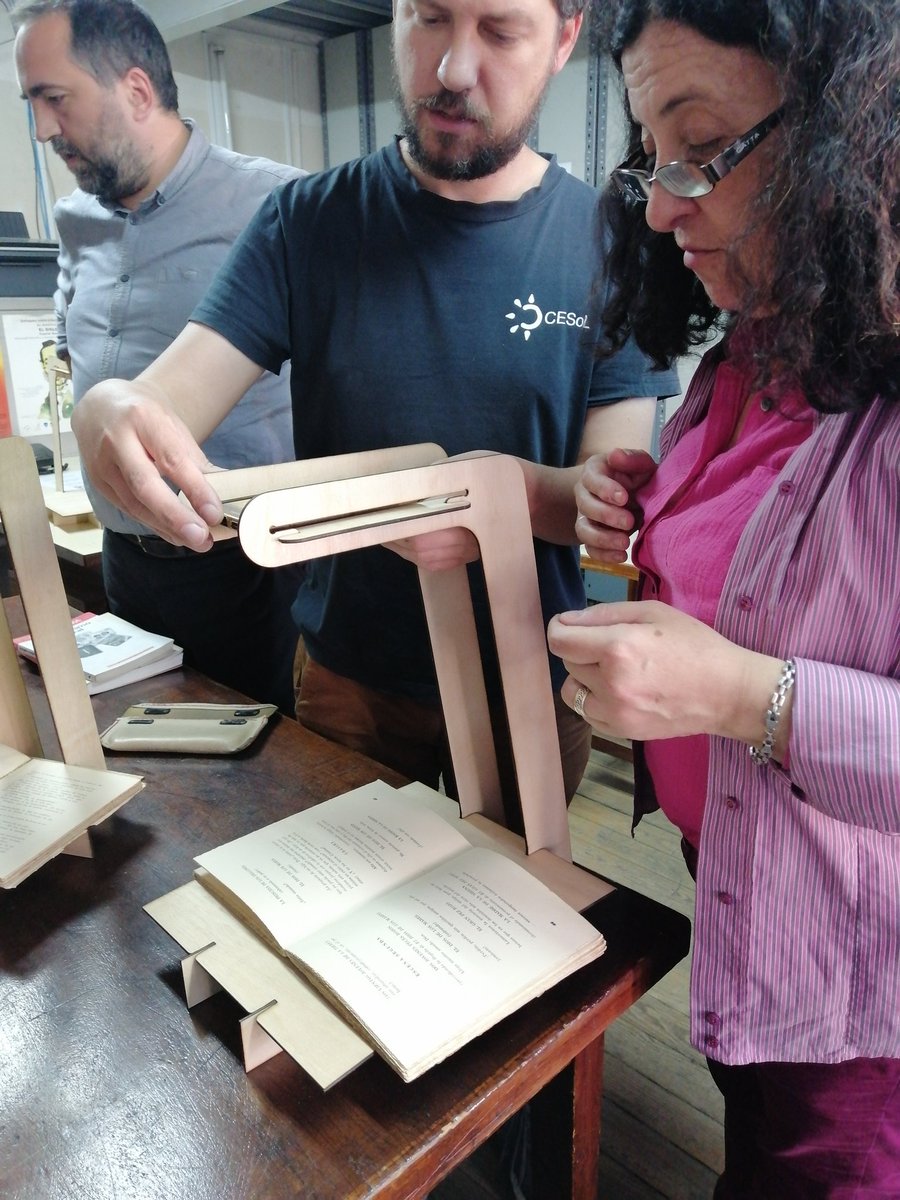 Autores.uy tweet media