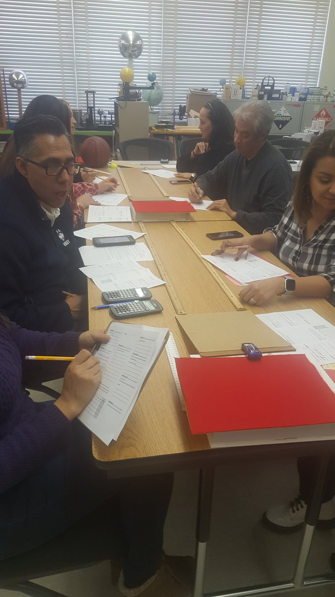 ElizabethKeit19's tweet photo. Great day of training with my 5th grade Science Contact teachers in group 2. We did some hands-on activities with forces. #Iamepisd #scienceteacher @ELPASO_ISD https://t.co/GtHMSc4hDo