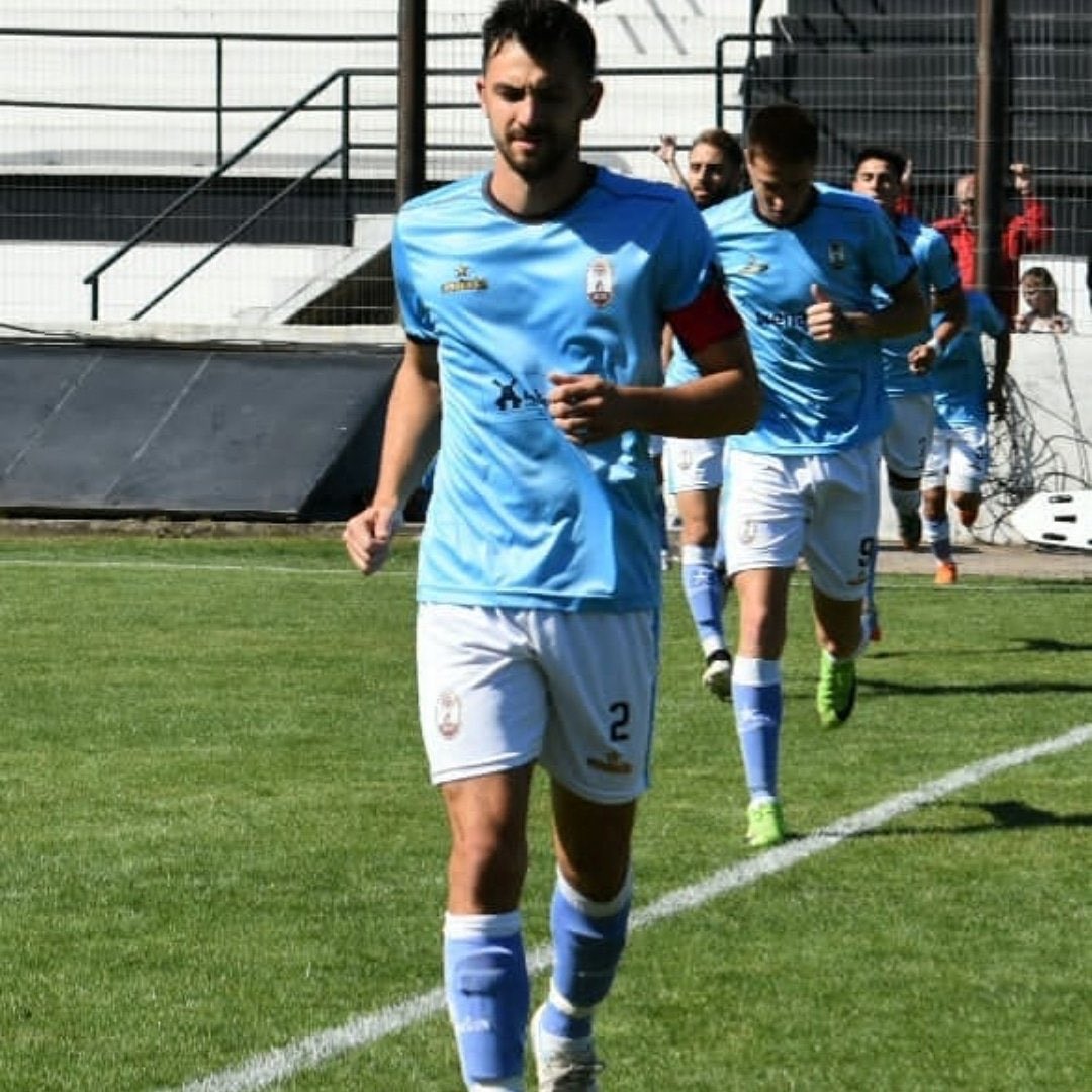 Los y las futbolistas argentinos se siguen organizando y en el último mes se fundó @futunidxs, un nuevo colectivo.
Ahora, en #EPA, @DiganmeRingo, @alejwall y @Andres_Burgo reciben a Manuel Brandon, parte de ellxs y futbolista de @CAVA_oficial.
Nos escuchan en @Laoncediez.