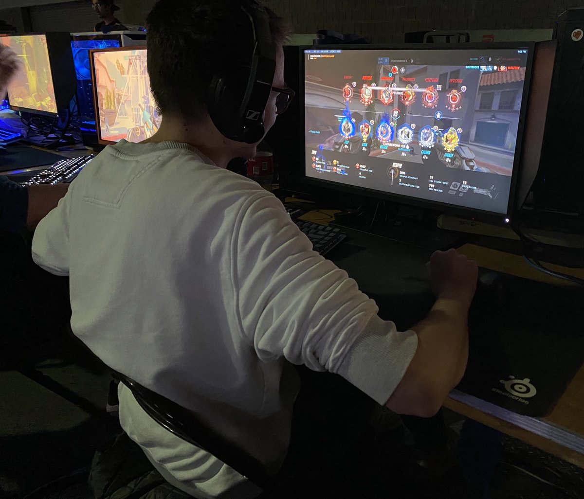 SubZeroEsport's tweet image. Our hitscan @itstwalks is also streaming live from #DHATL19, let’s get the juice #IceisCold ❄️ twitch.tv/trev_ow