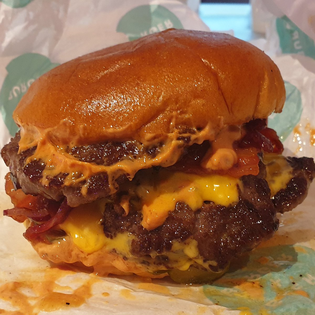 Just look at it 😍  Double Cheese Burger with the obligatory Bacon. Best burger in London hands down hand built by our mates <a href="/BeerBurgerStore/">BEER + BURGER STORE</a>  #london #londonburger #food #eatlondon #burgerporn🍔 #burger #burgerporn #burgers #londonfood #dirtyburger #foodporn #foodie