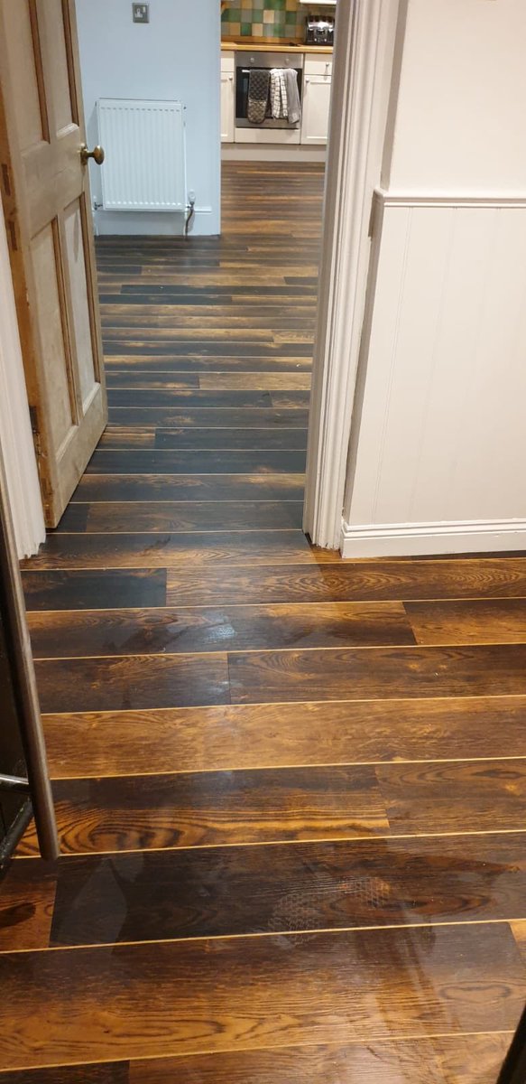 Total_Flooring's tweet photo. @FBallUK This south facing kitchen @KarndeanComm flooring that we laid today, using  F49 adhesive and screed won’t be going anywhere, such a great new age adhesive https://t.co/mfwiz4GVgE