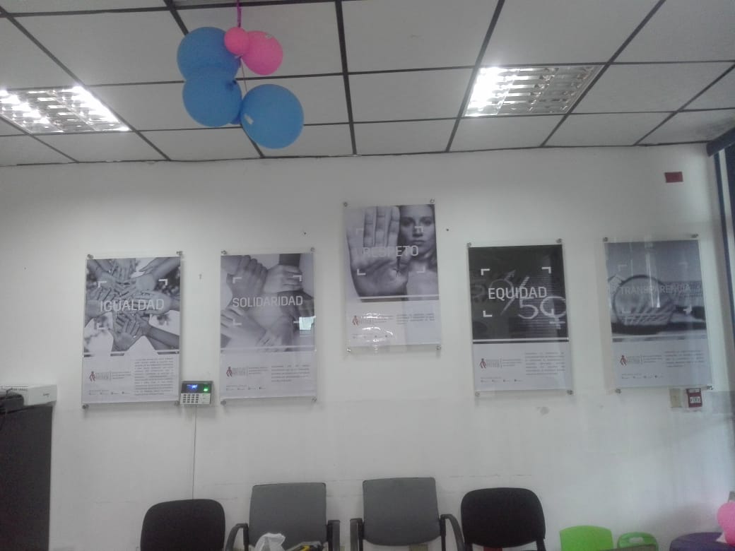 KamayDisplays's tweet photo. En esta entrega de #solucionesintegrales les presentamos:
1: acrílico con pernos decorativos y vinil de corte
2: acrílicos con pernos decorativos e impresión en vinil 
3: estructura bastidor con impresión banner
4: vinil esmerilado y rotulación en vidriera
@BocasdelToro https://t.co/EccQGeLAnK