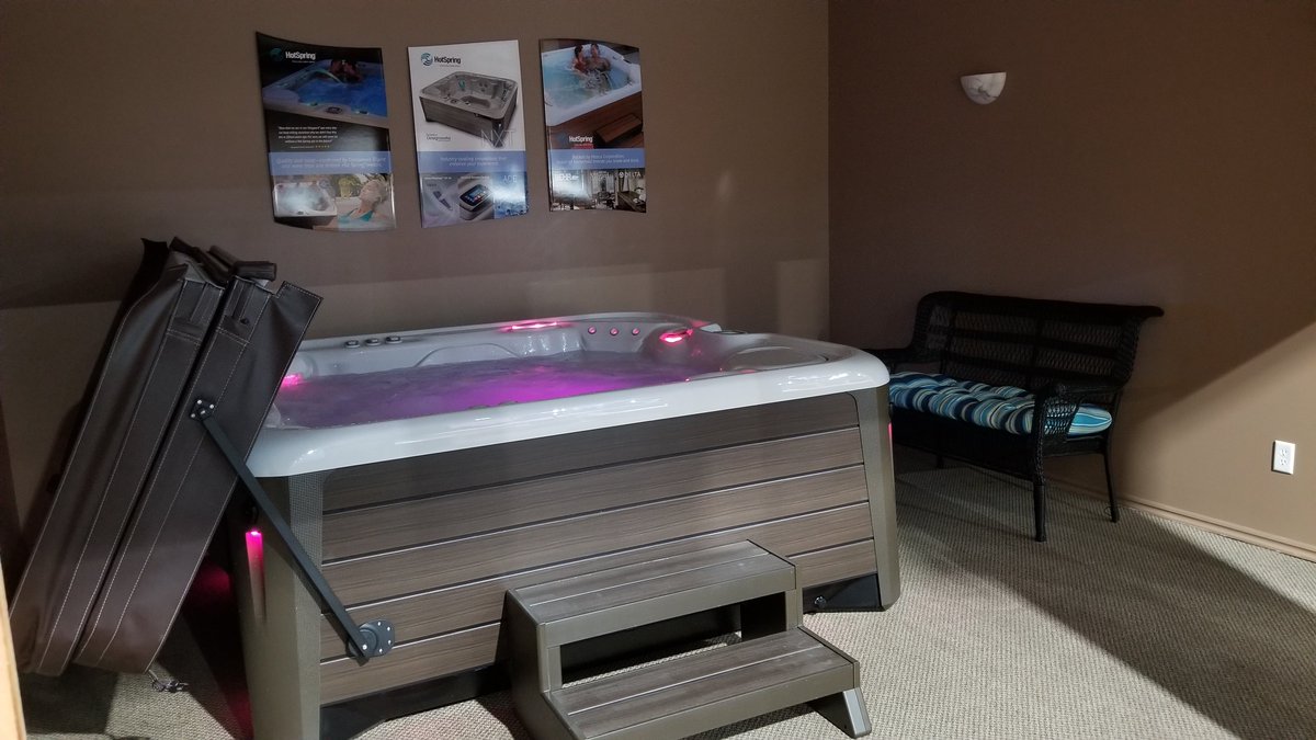 SpringUtah's tweet image. Wet testing a hot tub is a great way for you to know that you&apos;re getting the perfect fit for you and your family. Grab your bathing suits and come see which Hot Spring Spa is the right one for you.

@HotSpringSpas  #WetTest #Soak #FeelTheSpace #FootRoom #JetPlacement #Seating