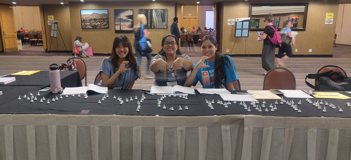 DenizenChau's tweet photo. Aspiring Math Teachers @CAMathCouncil #cmc2019 #CMCmath #mathequity #AzusaPacific https://t.co/jMcIUAkDEN