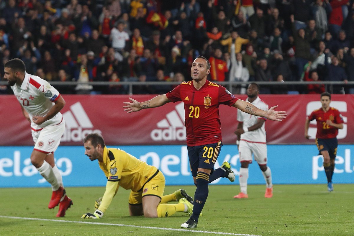 In 2015, doctors told Santi Cazorla he would be lucky to walk again. 

Tonight, he scored his first goal for Spain in four years 👏️⚽️