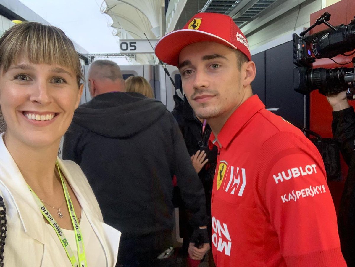 juliballario's tweet photo. Pongámosle ▶️ al modo cholulas del día! 🤩  Ayyyyyyyy! Que día!!!! Inolvidable #f1 #braziliangp #paddockf1 #gpbrasilf1 #gpbrasil https://t.co/ZhEBfYNJ0y