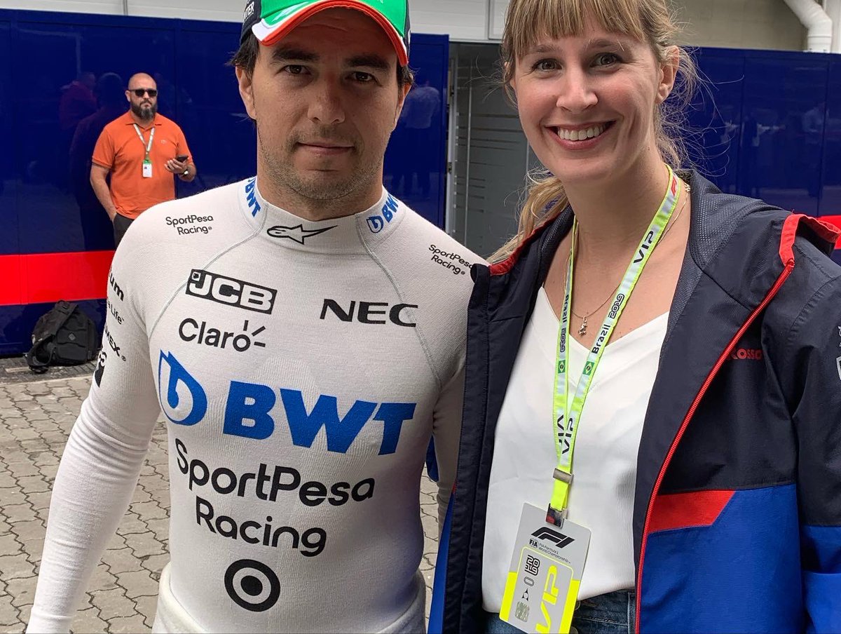 juliballario's tweet photo. Pongámosle ▶️ al modo cholulas del día! 🤩  Ayyyyyyyy! Que día!!!! Inolvidable #f1 #braziliangp #paddockf1 #gpbrasilf1 #gpbrasil https://t.co/ZhEBfYNJ0y