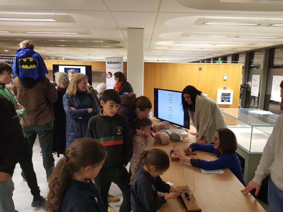 RRocheNeuro's tweet image. A fun night to close #ScienceWeek2019 at @MaynoothUni playing with brains and kids with @deirdre_desmond @CMThornberry @maria_glm @MUpsychdept