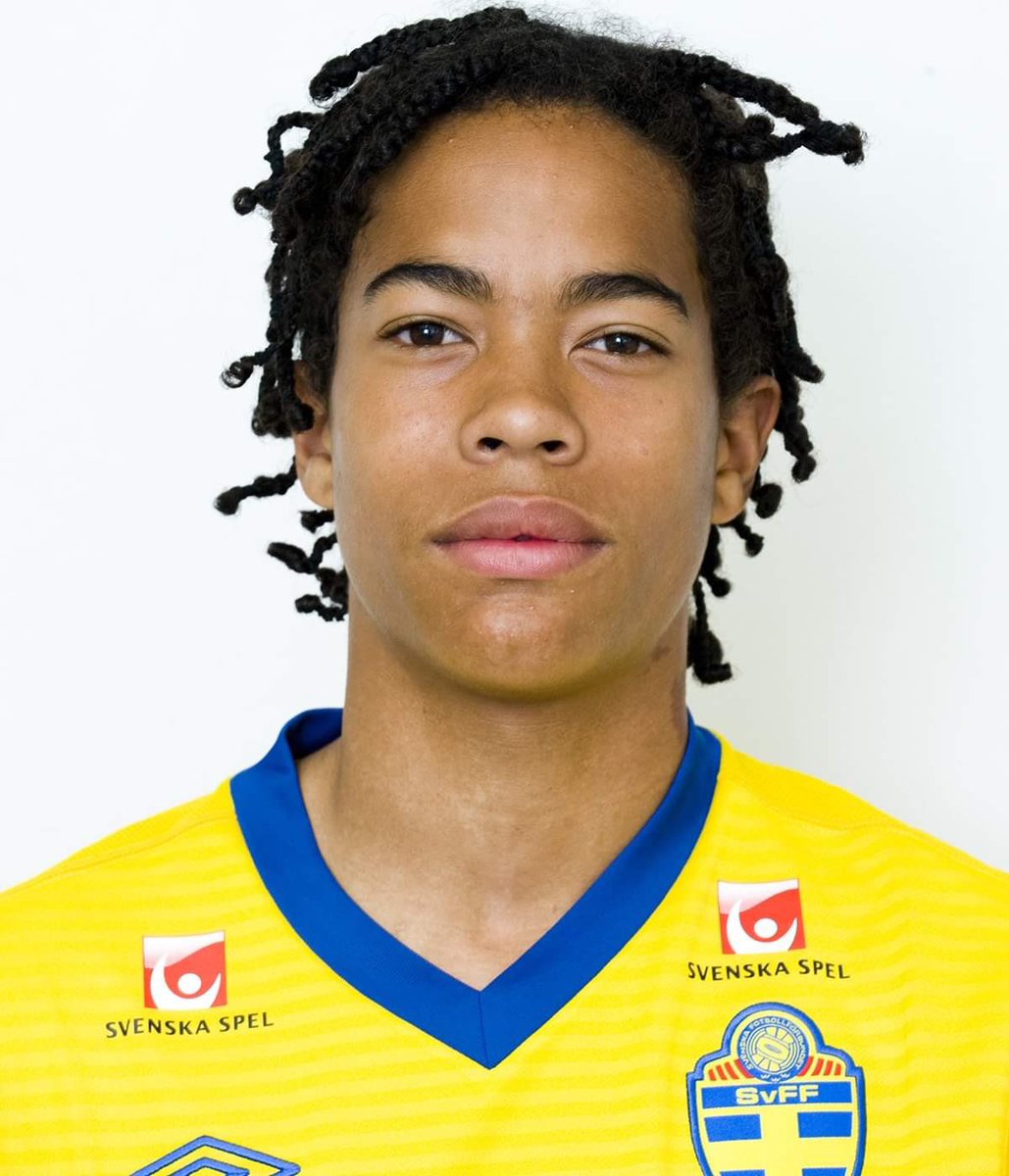 Robin Quaison skjuter Sverige till EM 2020! Från Akalla, Oxhagsskolan och Järva FK. Man blir ju oerhört stolt! 🙌
<a href="/rQuaison/">Robin Quaison</a>