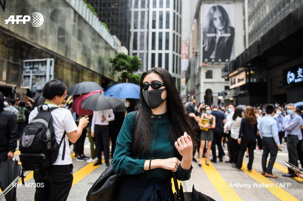 AFP's tweet photo. Driven by anger at the authorities' response to massive protests - and guilt that the burden of defending democracy has fallen on the city's youth - a white collar rebellion is rippling out across Hong Kong
https://t.co/KXhHu5nMPs https://t.co/DMRQMIYM2z
