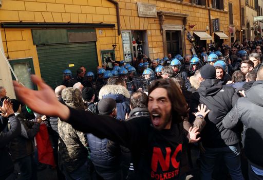 pingons's tweet photo. @welikeduel vogliono fare una commissione contro l'odio..e questo cos'è!?!? Centri sociali. https://t.co/oqaMBwvXbV