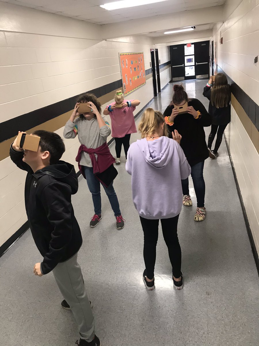 kellye_albright's tweet photo. To infinity and beyond! Mrs albright class took a virtual reality tour of space!! The kids loved it!! What a way to end a unit! #smstigers #southernmiddle  @SouthernAMiddle @ms_kiger https://t.co/iliHTKGPDR