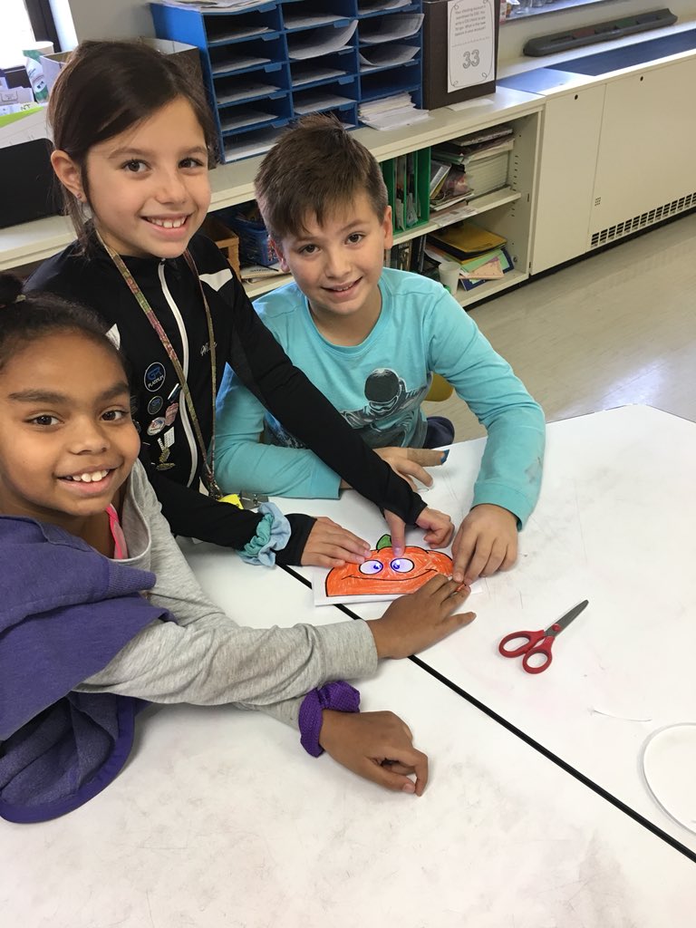 Mrs_Mooney7's tweet photo. More fun with circuits in STEAM!  @amandavitalee @TeacherMassa @FSDVikings #fantasticfourths #gofourthandconquer #STEAM https://t.co/yVua2wWWBi