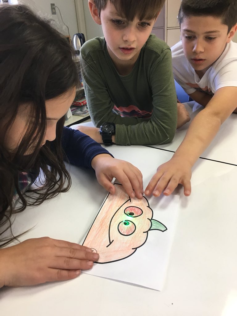 Mrs_Mooney7's tweet photo. More fun with circuits in STEAM!  @amandavitalee @TeacherMassa @FSDVikings #fantasticfourths #gofourthandconquer #STEAM https://t.co/yVua2wWWBi