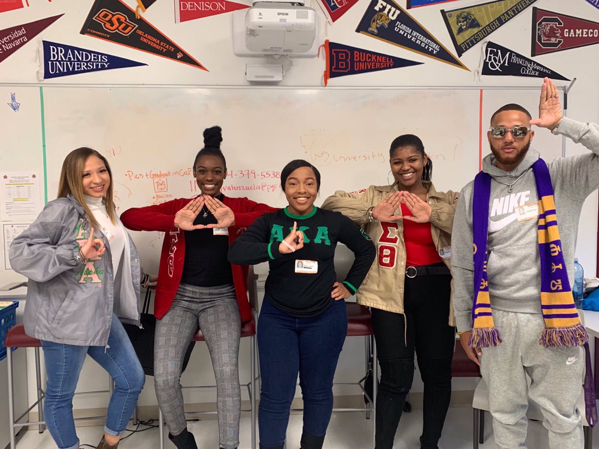 YWCPAHISD's tweet photo. Mentoring is great thank you to our visitors for coming to speak to our Juniors and Seniors about college. 🥳 #CollegeWeek https://t.co/2ZJy2MiuXB