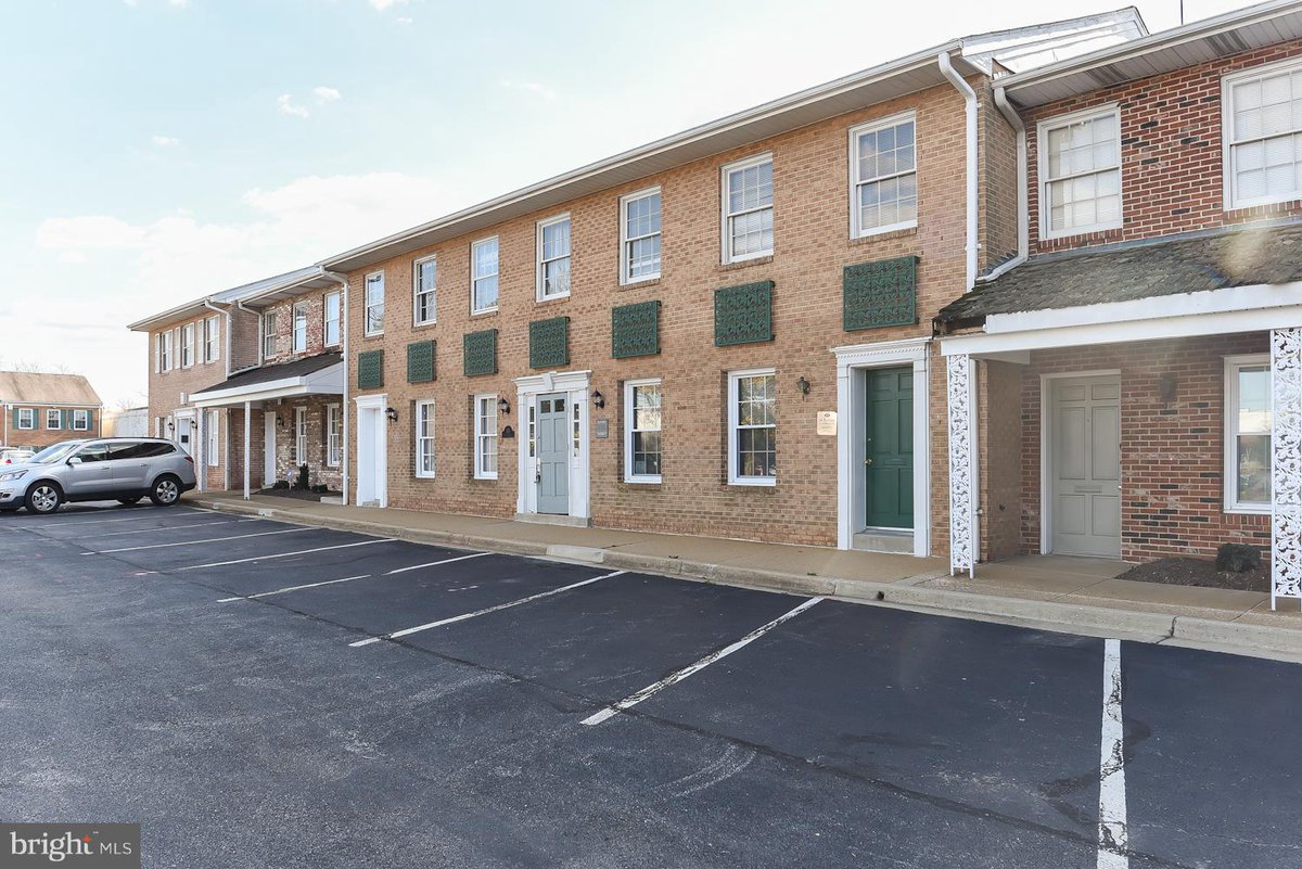Capitalretail's tweet photo. Suite 110-111 is 1515 sf and $2,200 per month/$26,400 annually plus utilities Located directly across the street from Coventry Plaza with quick access to Branch Avenue. Only one space available.

#oldbranchrd  #commercialspace   #capitalretailgroup  #clintonMD #commerciallease https://t.co/y3zCWULURS